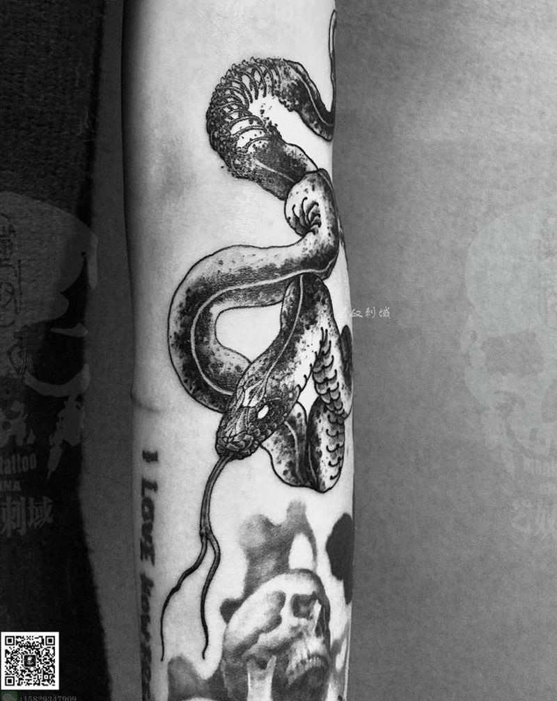 蛇纹身图片_手臂纹身图案