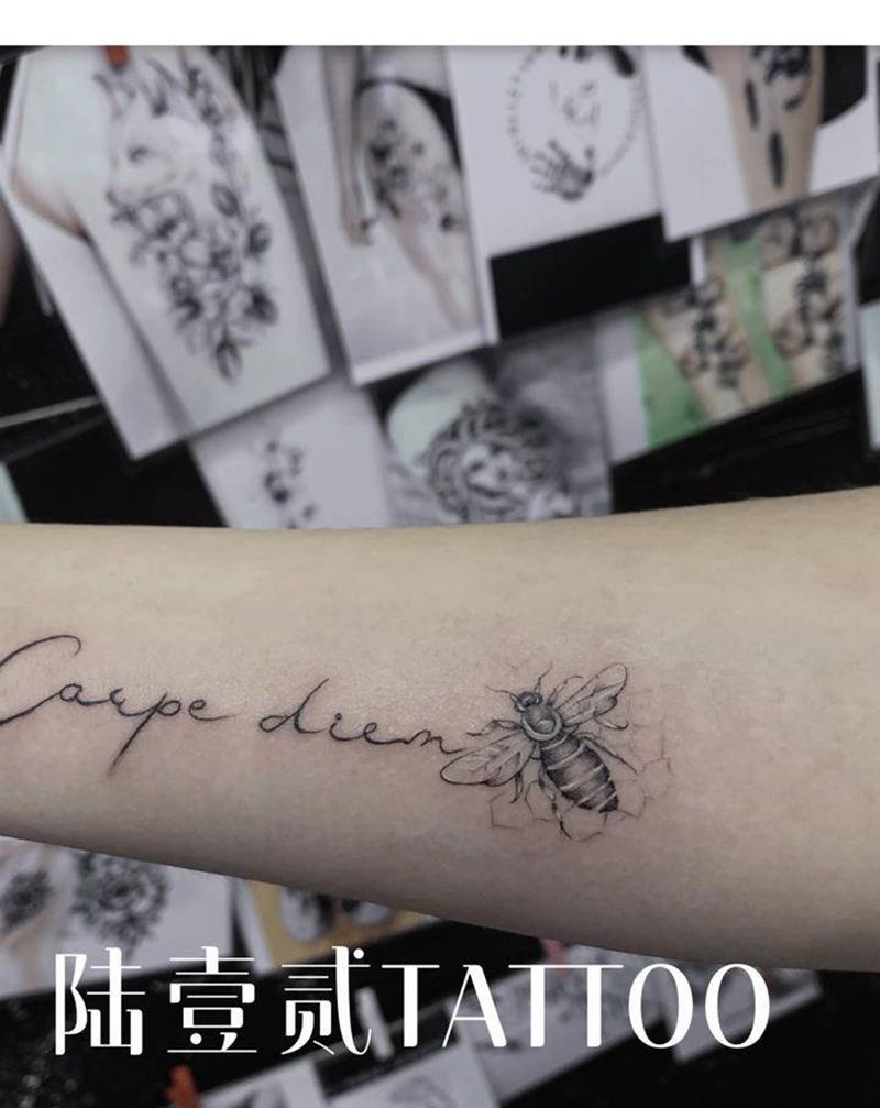 蜜蜂纹身图片_手臂纹身图案