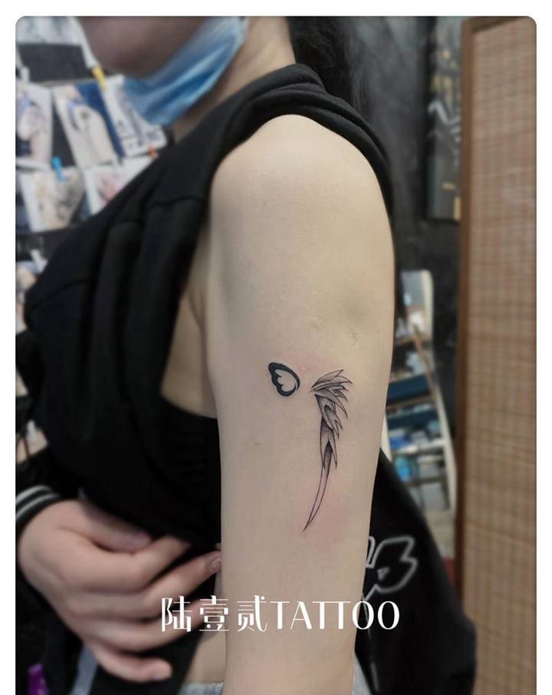 翅膀纹身图片_手臂纹身图案