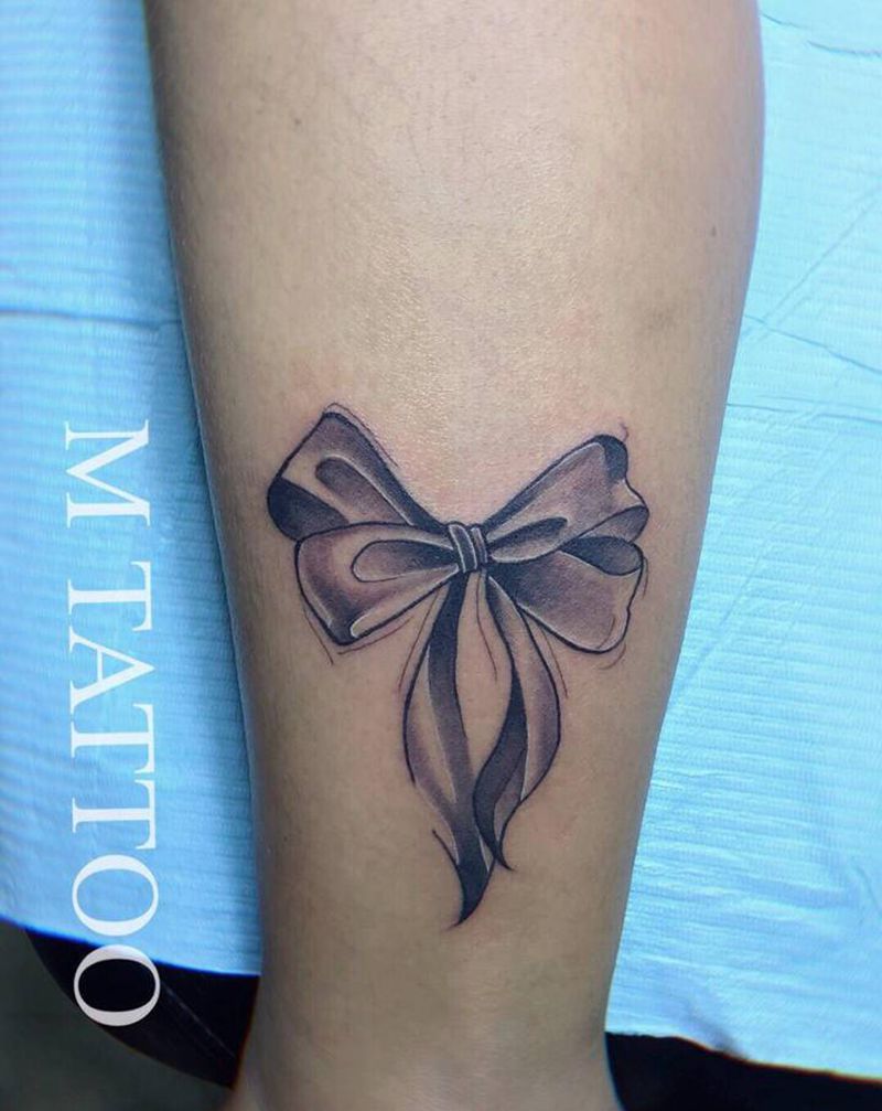 蝴蝶结纹身图片_脚部腿部蝴蝶结纹身图案