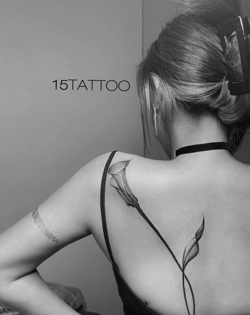 素纹身图片_背部素花纹身图案