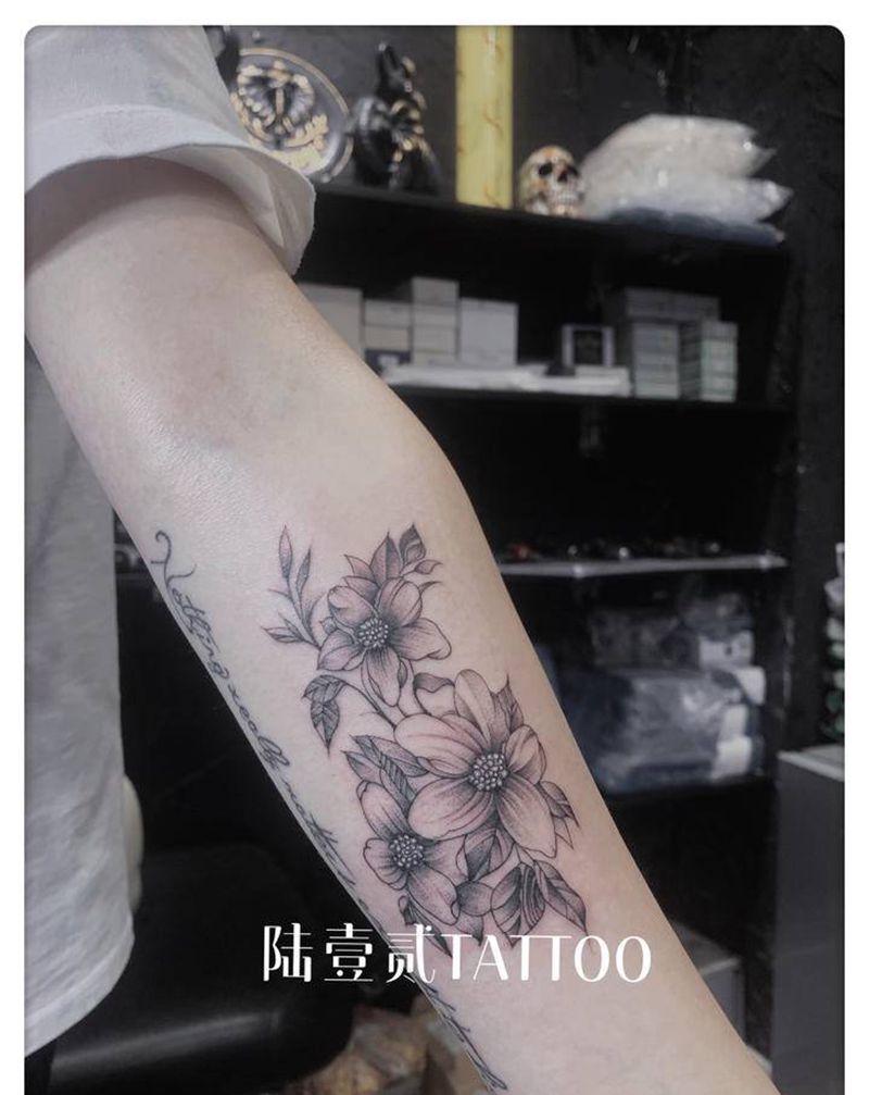 素花纹身图片_手臂纹身图案