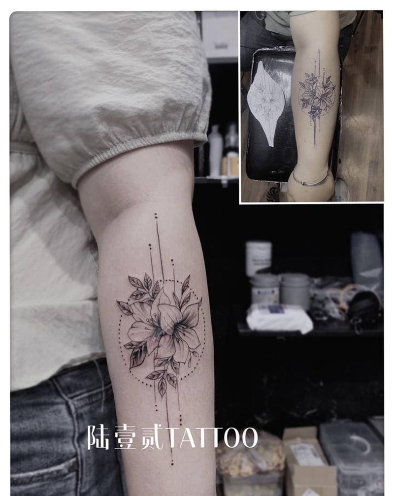 素花字母图腾纹身图片_手臂腹部纹身图案