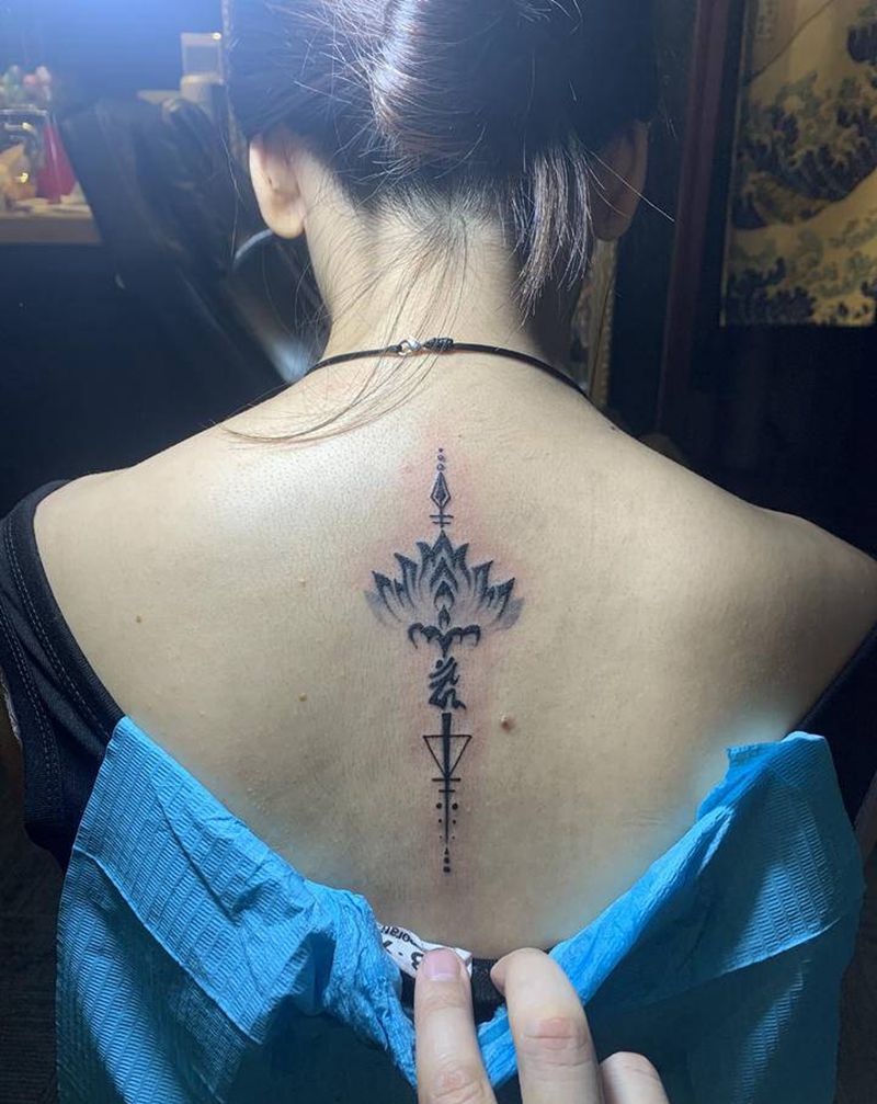 修改纹身图片_背部几何纹身图案