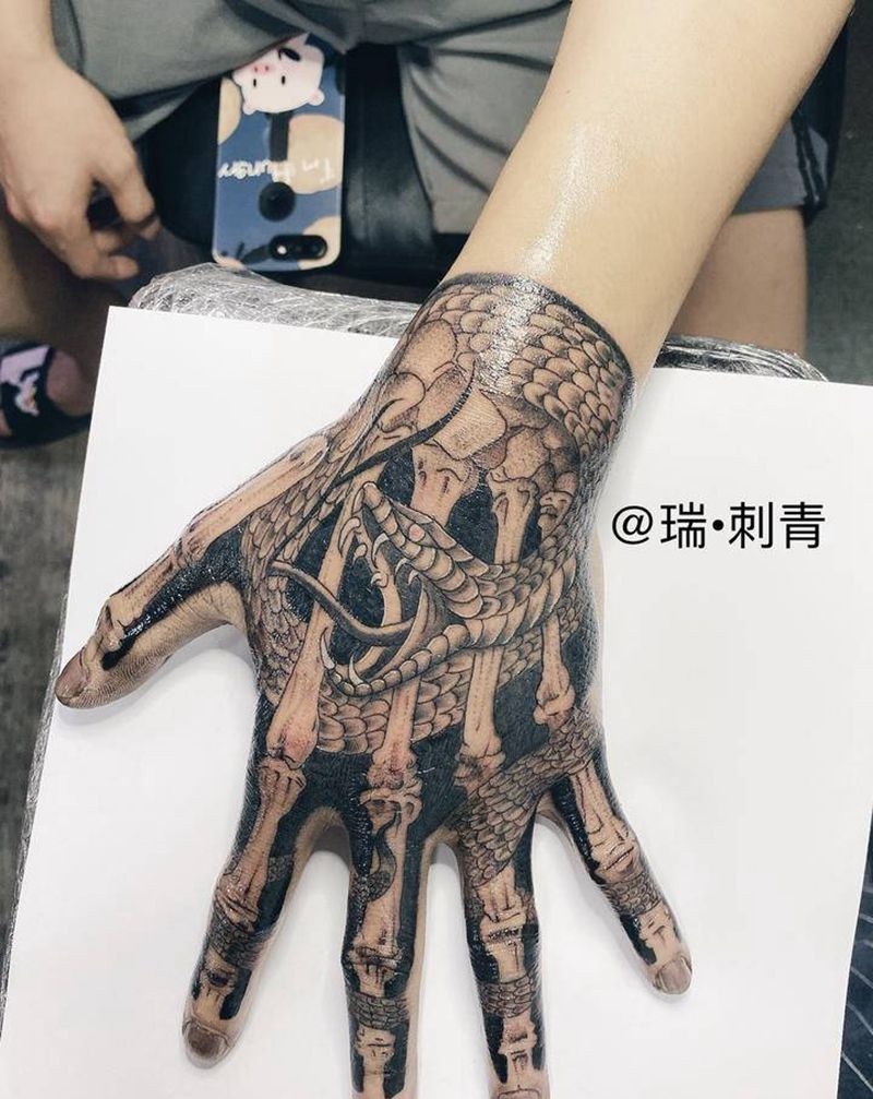 冷纹身图片_手部欧美写实纹身图案