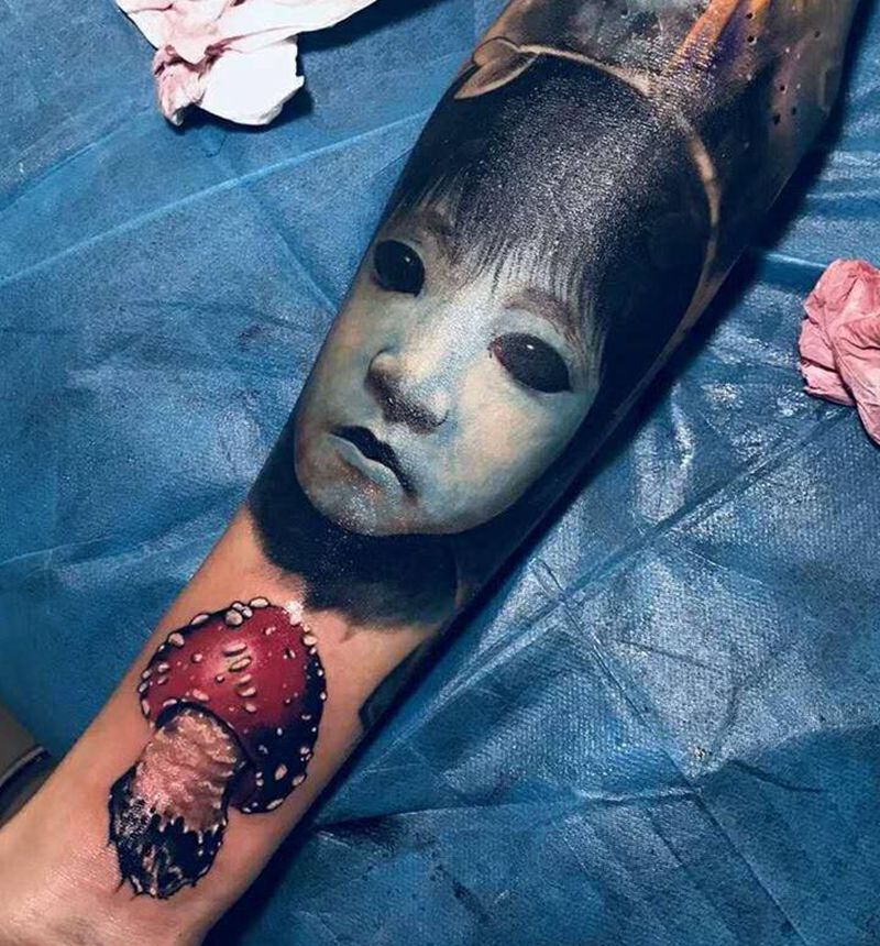 俊雄与蘑菇纹身图片_手臂欧美写实蘑菇纹身图案