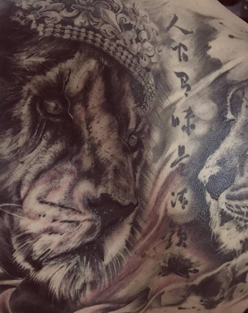 背部添加，俩大猫~纹身图片_背部欧美写实新传统纹身图案