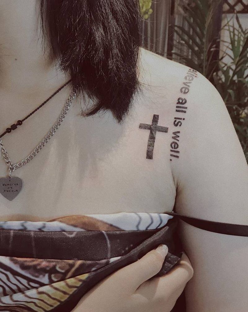 酷女孩纹身图片_肩部图腾几何纹身图案