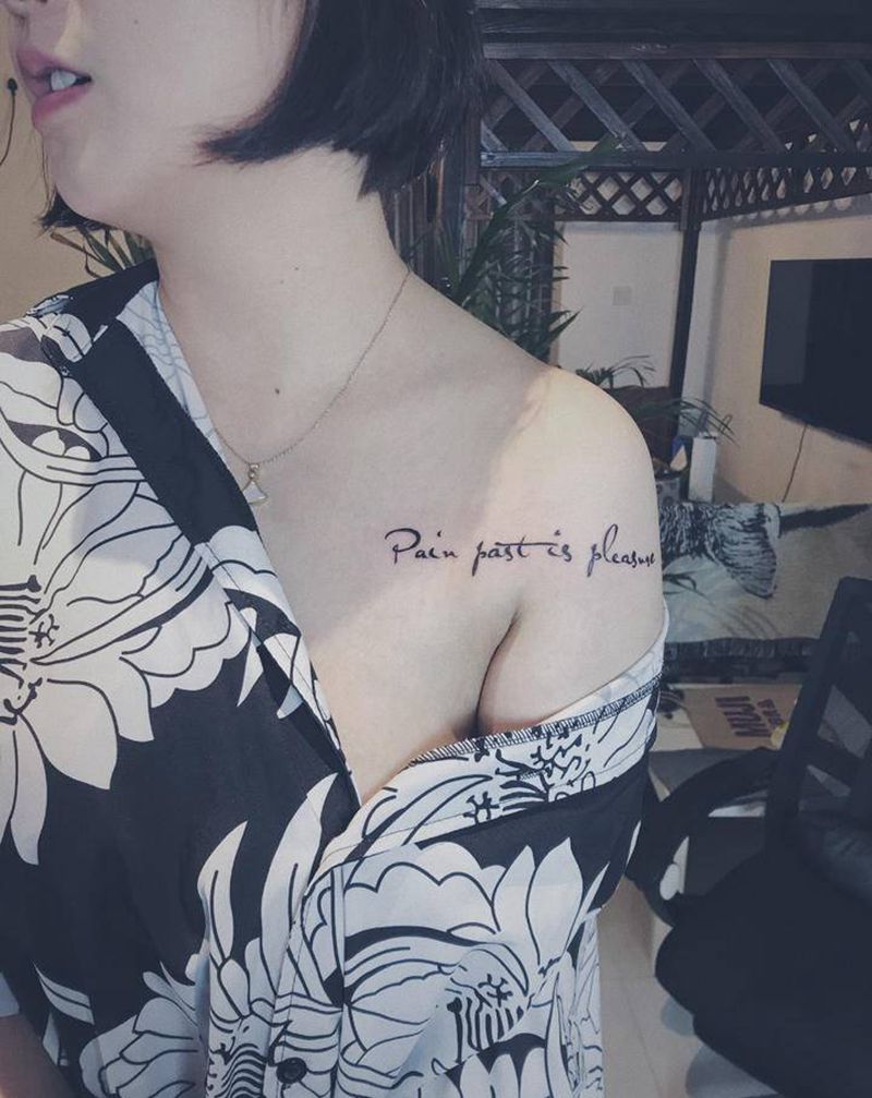 烙印纹身图片_肩部小清新纹身图案