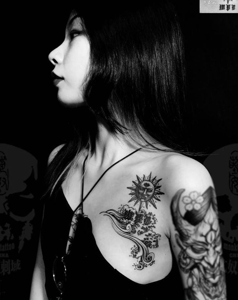 水浪遮盖字母纹身图片_肩部纹身图案