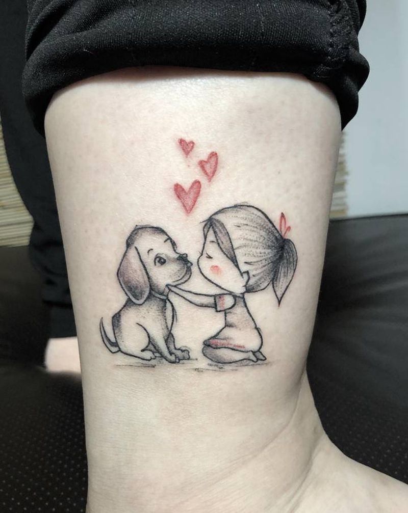 女孩和她的宠物狗纹身图片_腿部脚部点刺纹身图案