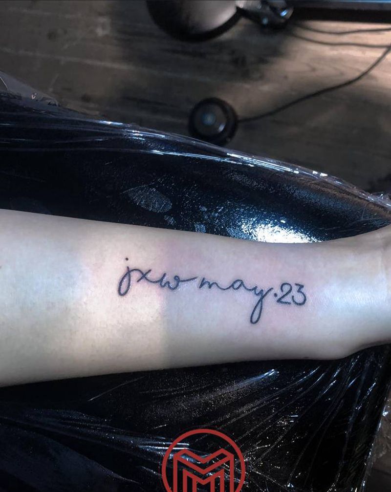 字母纹身图片_手臂花体字纹身图案