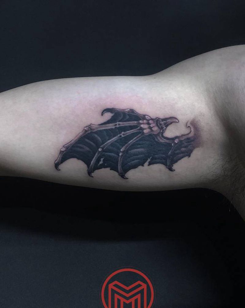 恶魔翅膀纹身图片_手臂欧美写实纹身图案