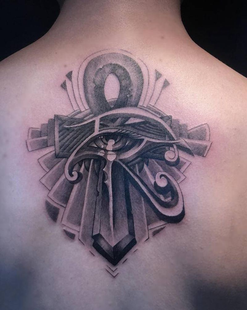 荷鲁斯之眼和安卡纹身图片_背部欧美写实纹身图案