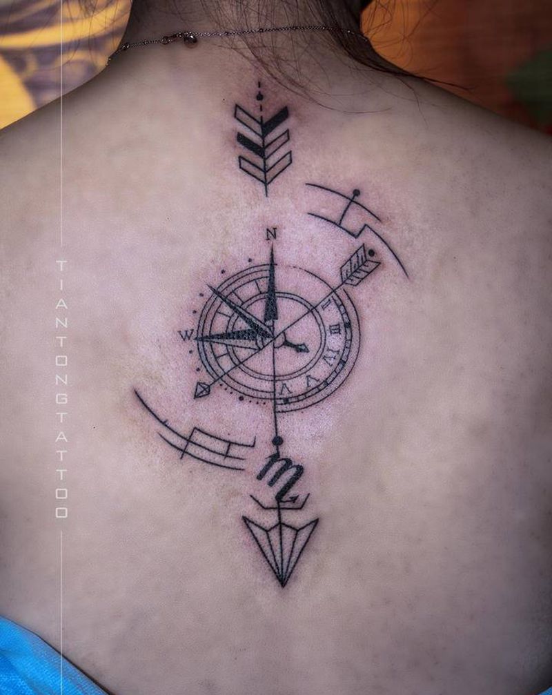 指南针纹身图片_背部几何纹身图案