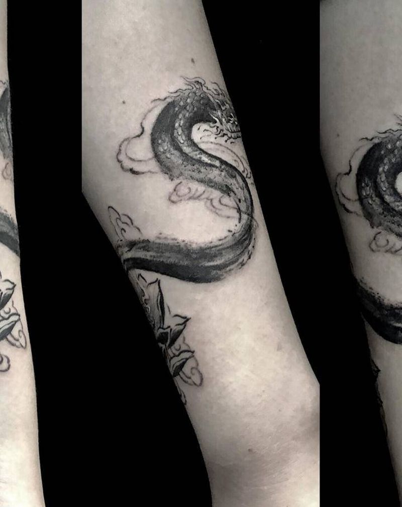 原创设计水墨蛇纹身图片_手臂水墨纹身图案