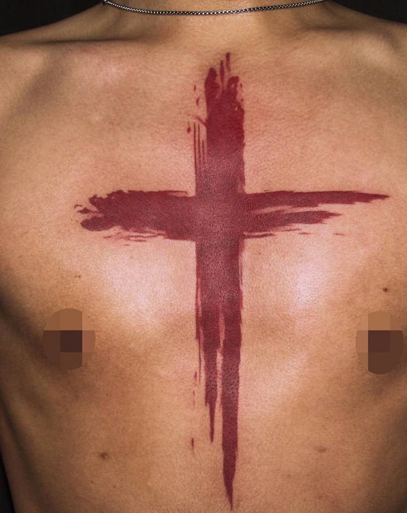 十字架纹身图片_胸部水彩纹身图案