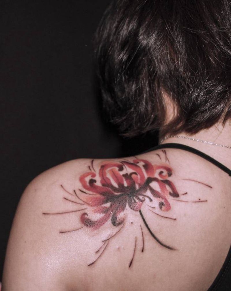 彼岸花纹身图片_肩部水彩纹身图案