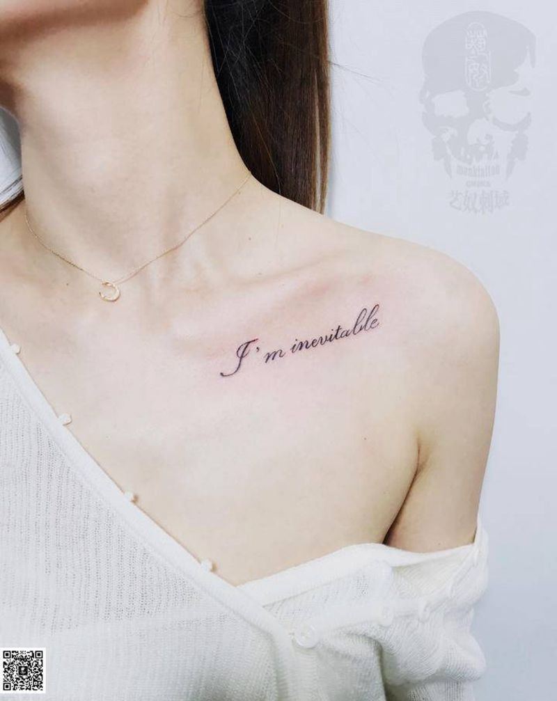 锁骨英文纹身图片_胸部肩部英文字母纹身图案