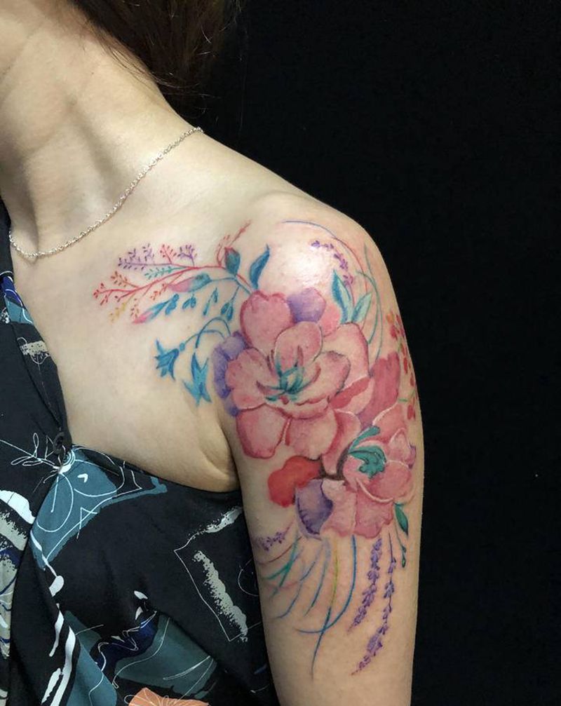花纹身图片_肩部水彩纹身图案