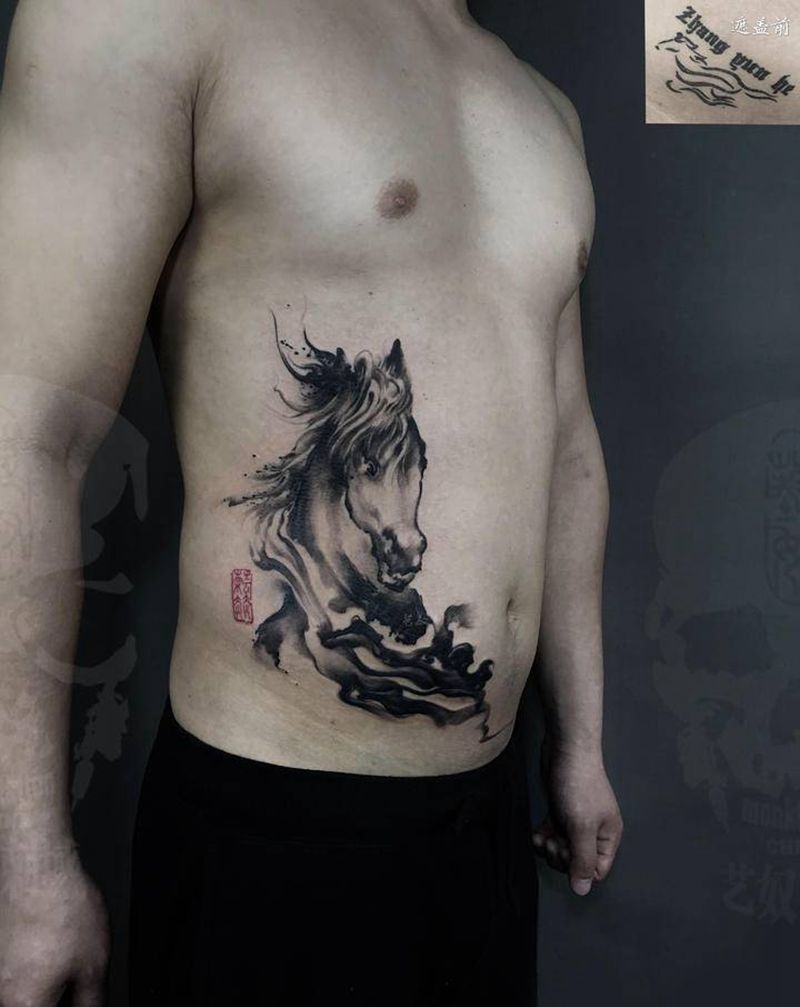 马纹身图片_腹部水墨纹身图案