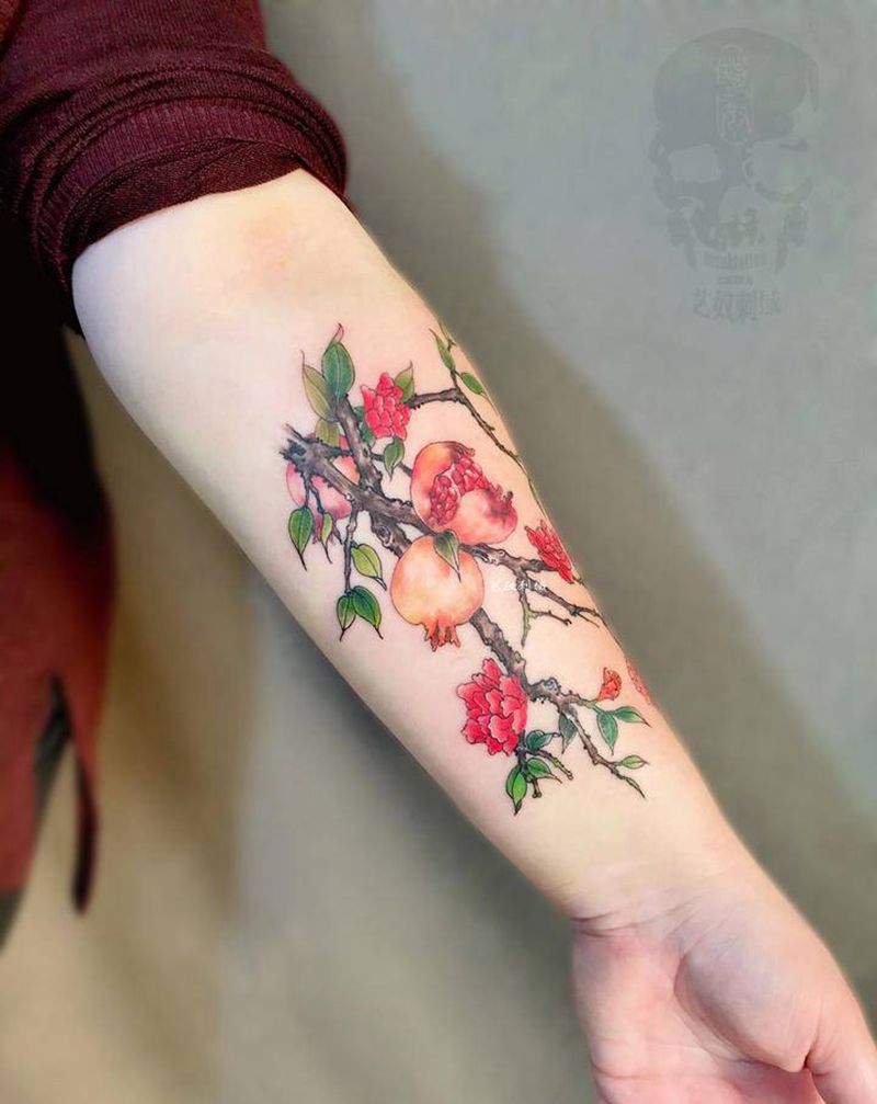 石榴花纹身图片_手臂艺奴刺域纹身图案