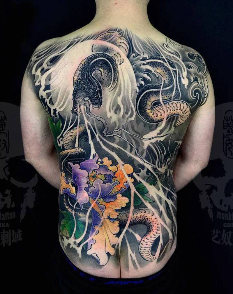 原创满背蛇纹身图片_背部艺奴刺域纹身图案