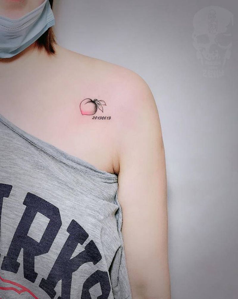 桃子纹身图片_肩部纹身图案