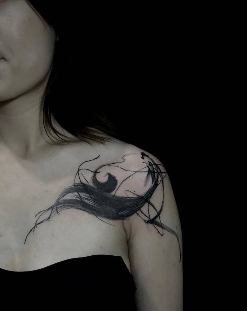 遮盖旧纹身纹身图片_肩部胸部水墨纹身图案