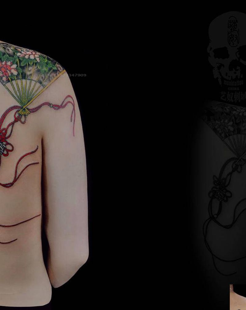 字母遮盖纹身图片_背部纹身图案