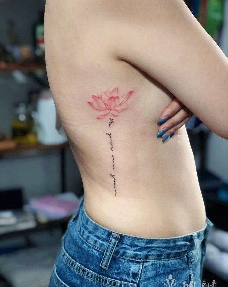 莲花纹身图片_腰部水彩纹身图案