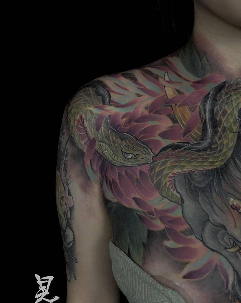 般若菊花蛇纹身图片_胸部新传统般若菊花蛇纹身图案