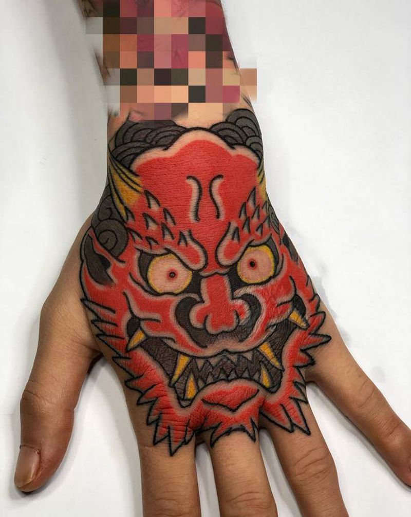 手背鬼面纹身图片_手部老传统纹身图案