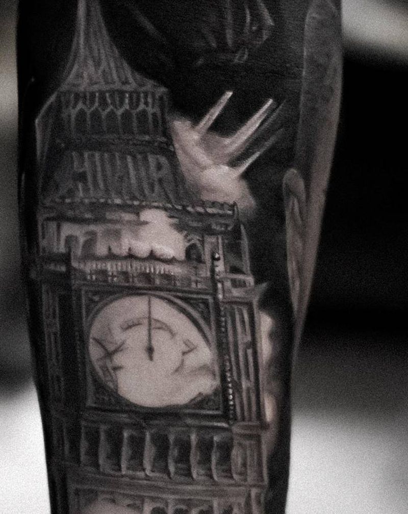 钟楼纹身图片_手部手臂欧美写实纹身图案