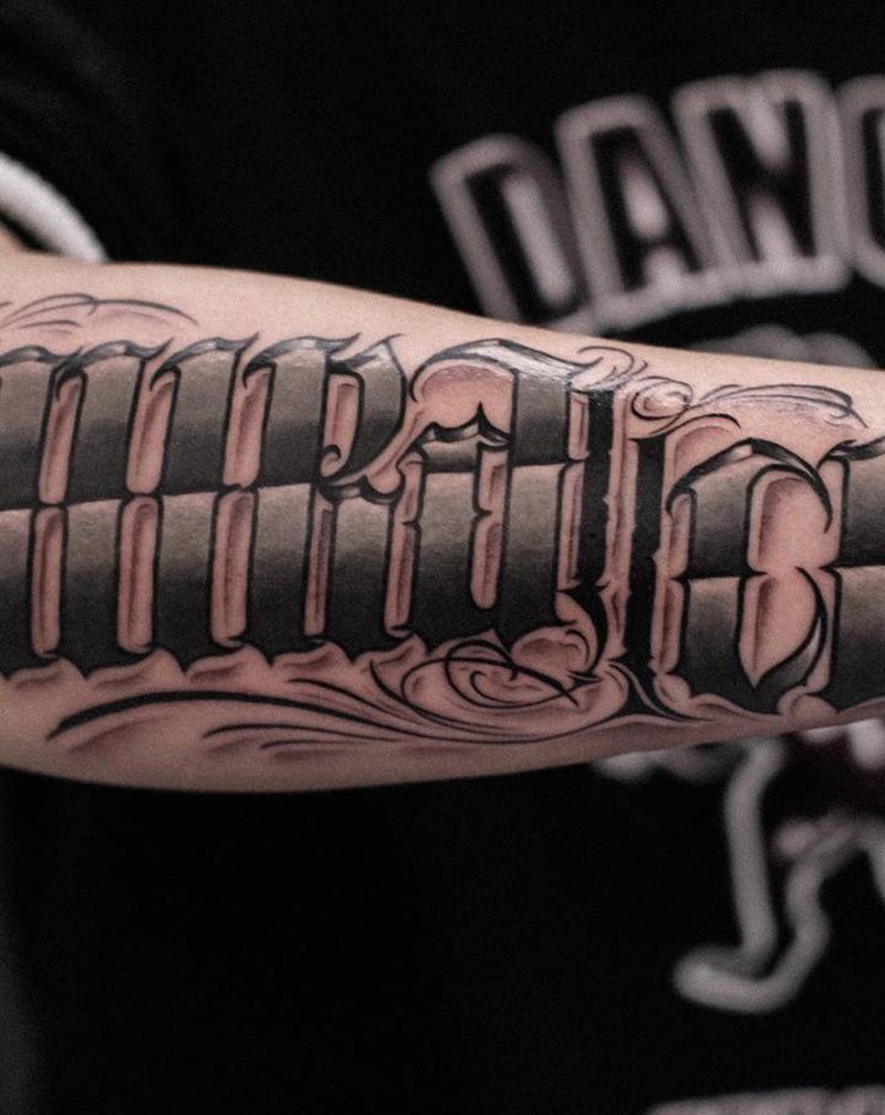 硬花体纹身图片_手部手臂花体字纹身图案