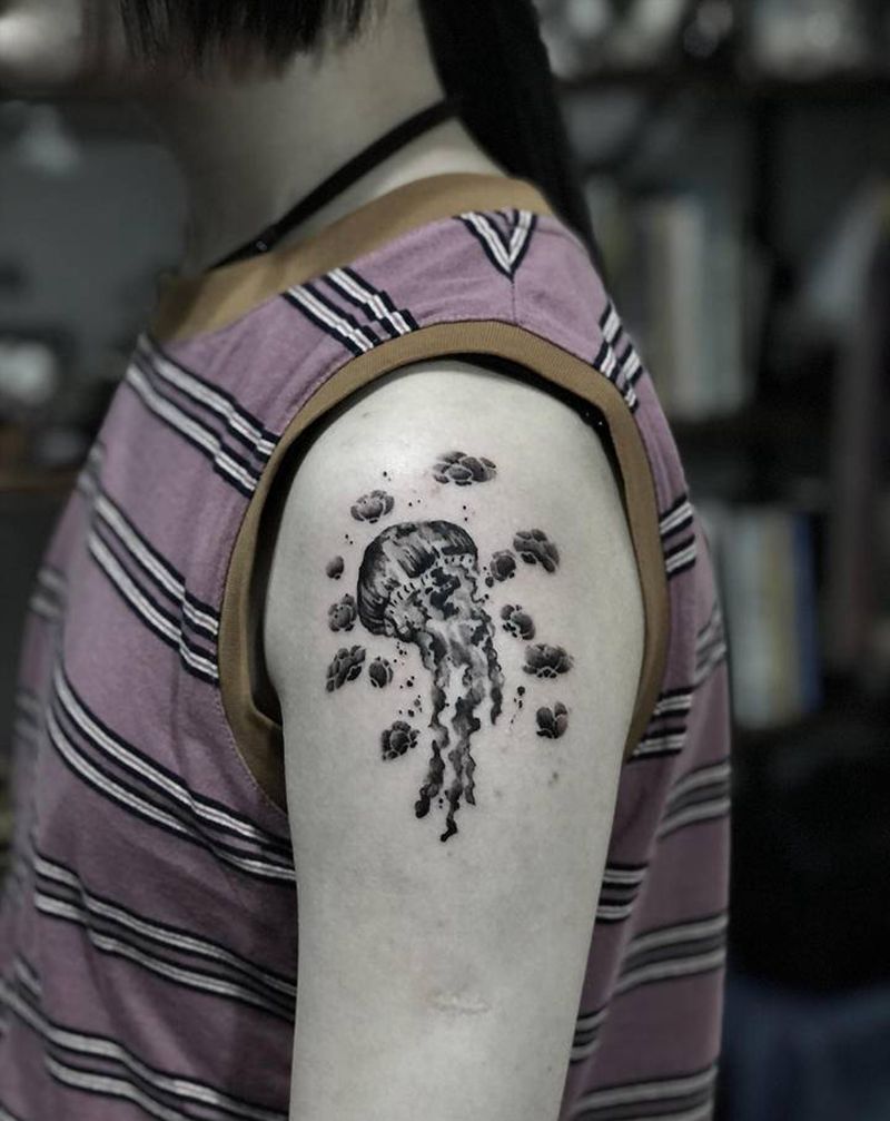 冥河水母纹身图片_手臂水墨纹身图案