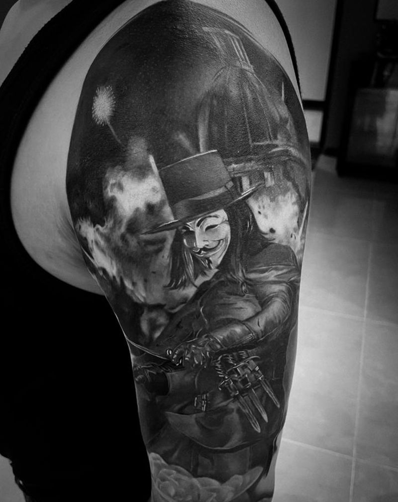 V字仇杀队纹身图片_肩部手臂欧美写实黑灰素描纹身图案