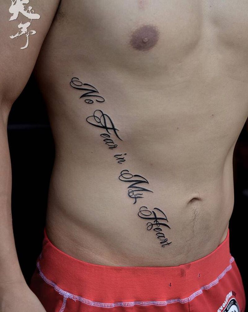 西安天予刺青黑灰作品纹身图片_腰部花体字纹身图案