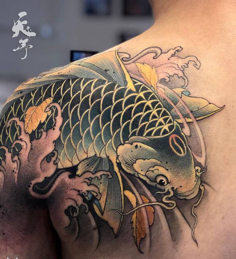 西安天予刺青传统作品纹身图片_肩部新传统鲤鱼纹身图案