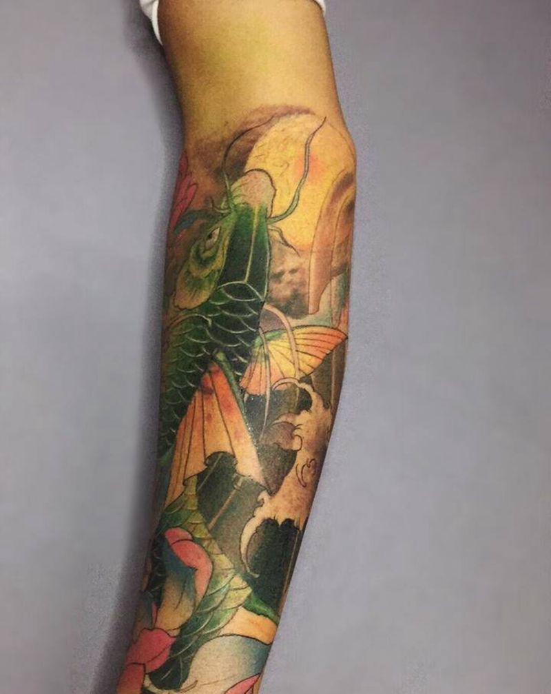 鲤鱼遮盖纹身图片_手臂手部新传统水彩鲤鱼锦鲤纹身图案