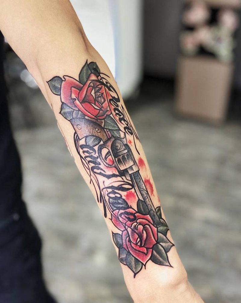 枪花纹身图片_手臂手部Old SchoolNew School手枪玫瑰花纹身图案