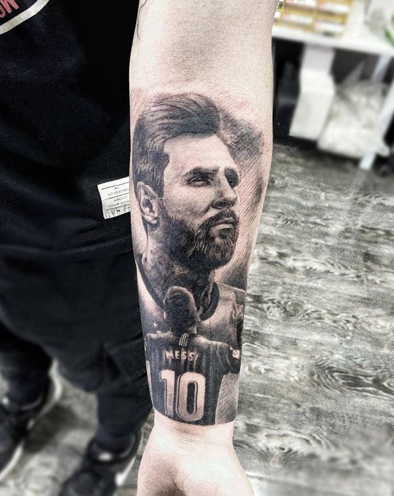梅西纹身图片_手部手臂欧美写实几何足球体育纹身图案