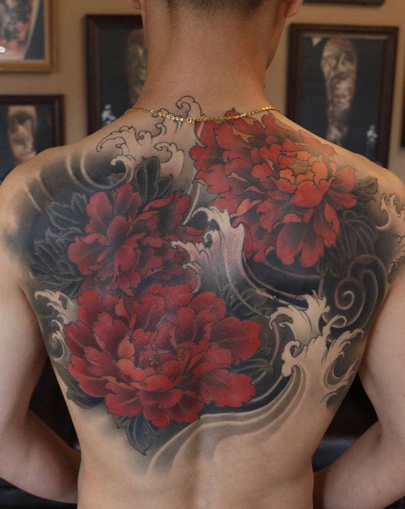 浪花牡丹纹身图片_背部新传统纹身图案