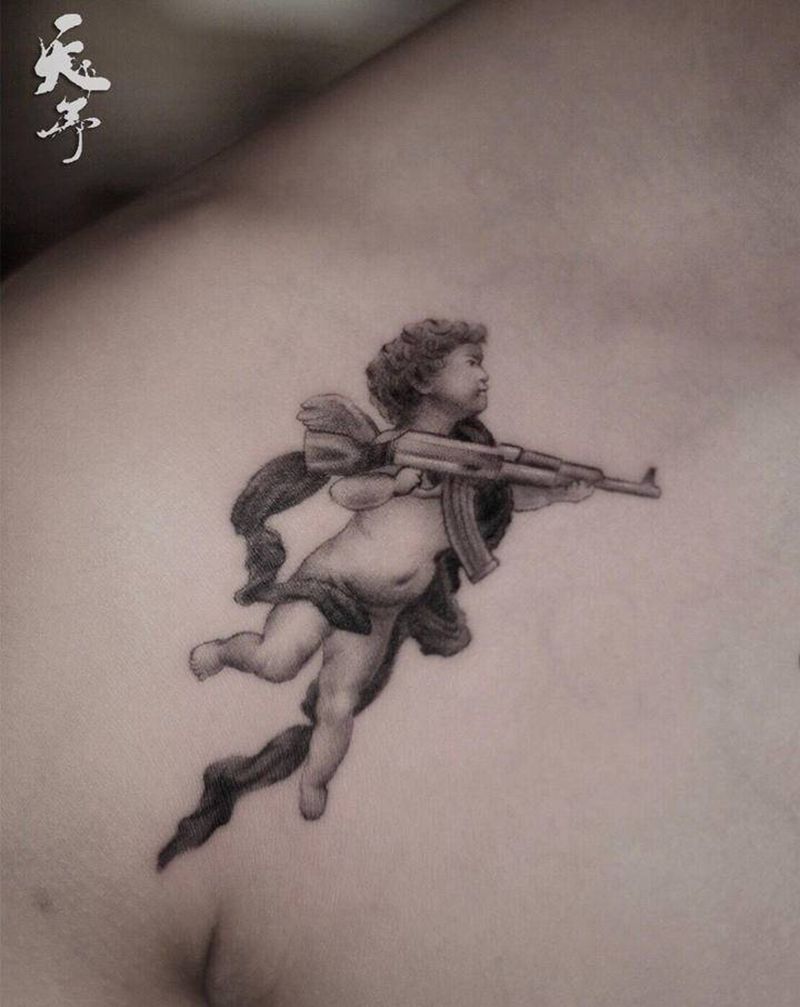 精雕小图纹身图片_胸部欧美写实纹身图案