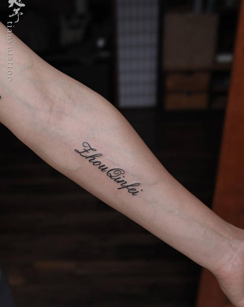 清新小字母纹身图片_手臂纹身图案