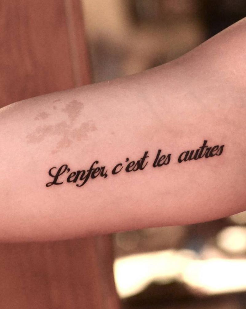 精致小字母图案纹身图片_手臂纹身图案