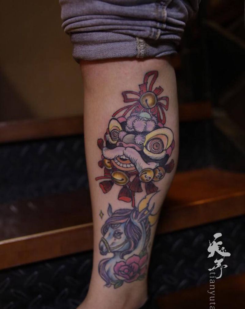 醒狮纹身图片_腿部纹身图案