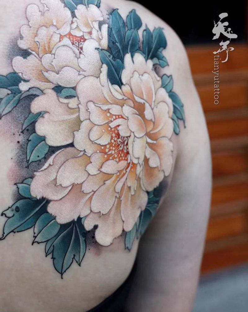 传统牡丹纹身图片_背部新传统纹身图案