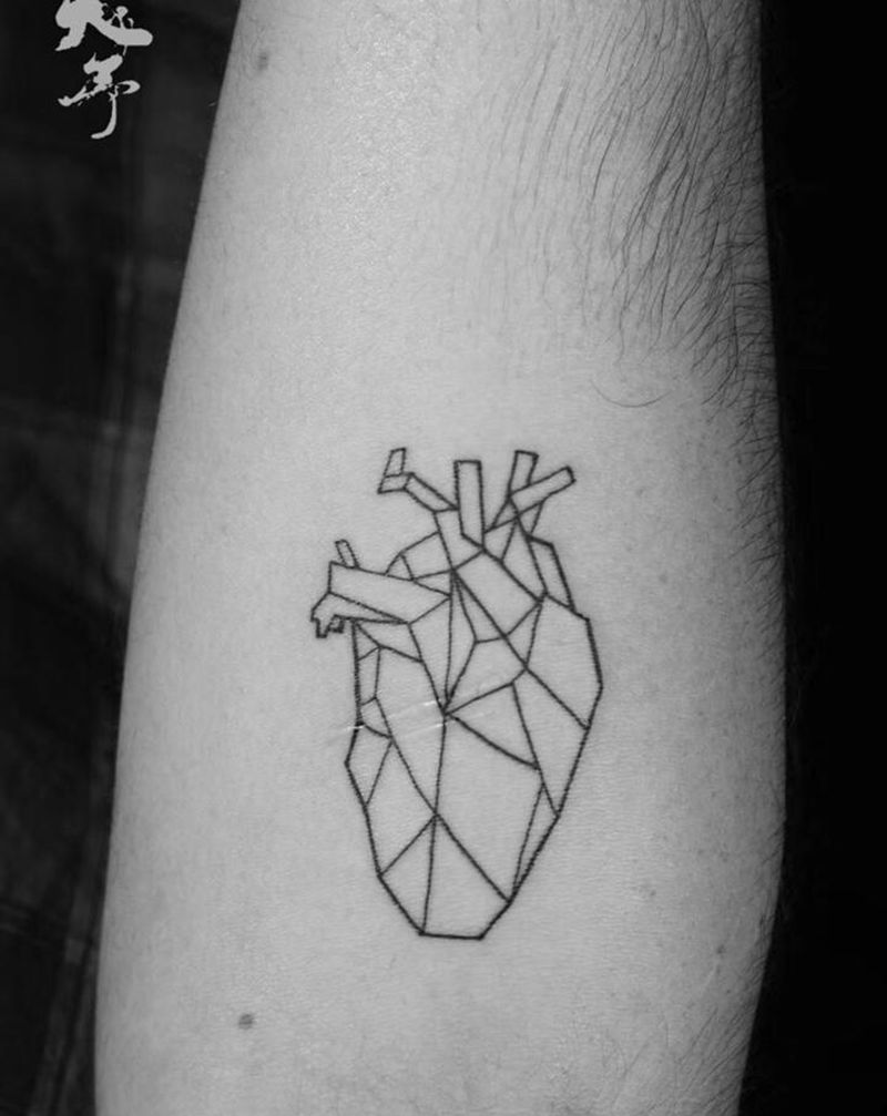 优美黑灰线条纹身图片_手臂背部纹身图案