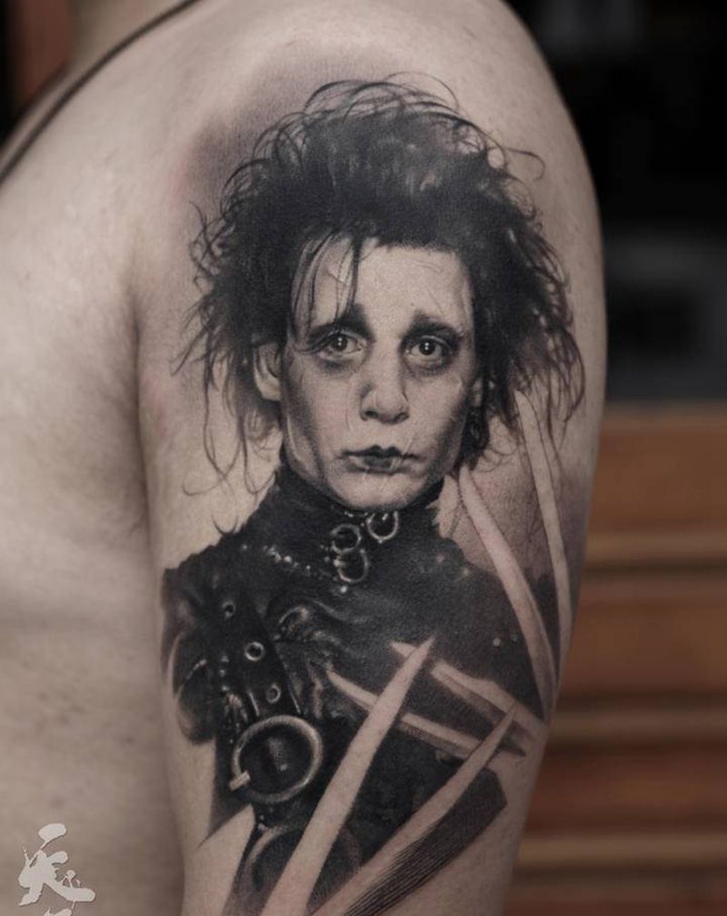 剪刀手爱德华纹身图片_手臂欧美写实纹身图案